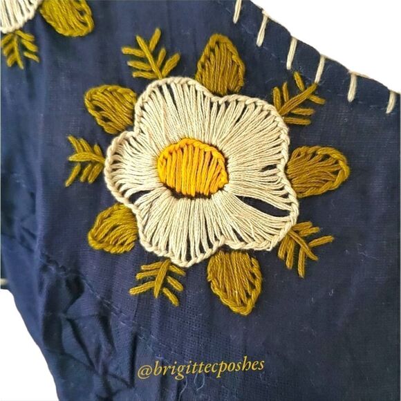 HANDMADE Traditional Embroidered Mexican Blouse - Picture 6 of 12